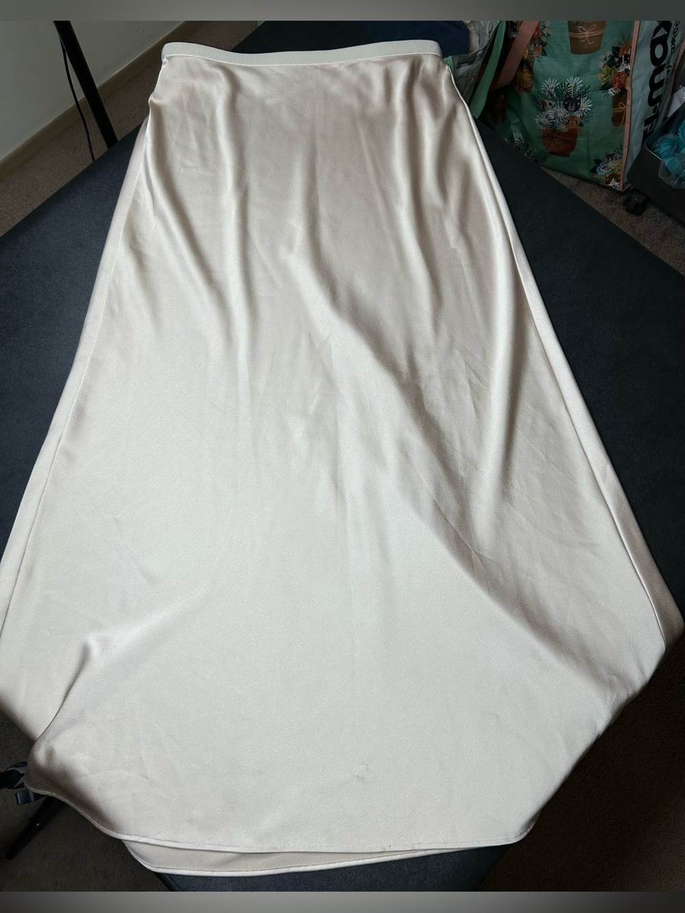 Uniqlo Women’s Size M Off White Satin Midi Skirt